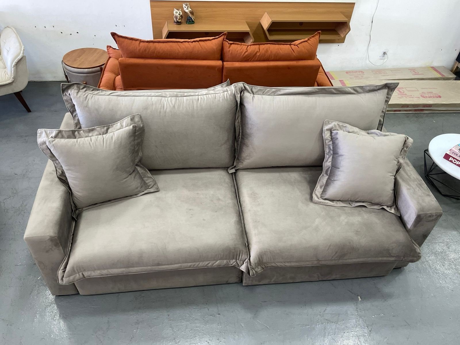 Sofá Retrátil 2,30 m E-80 Veludo Capuccino 1192 - SUPREMA ESTOFADOS - Imagem 5