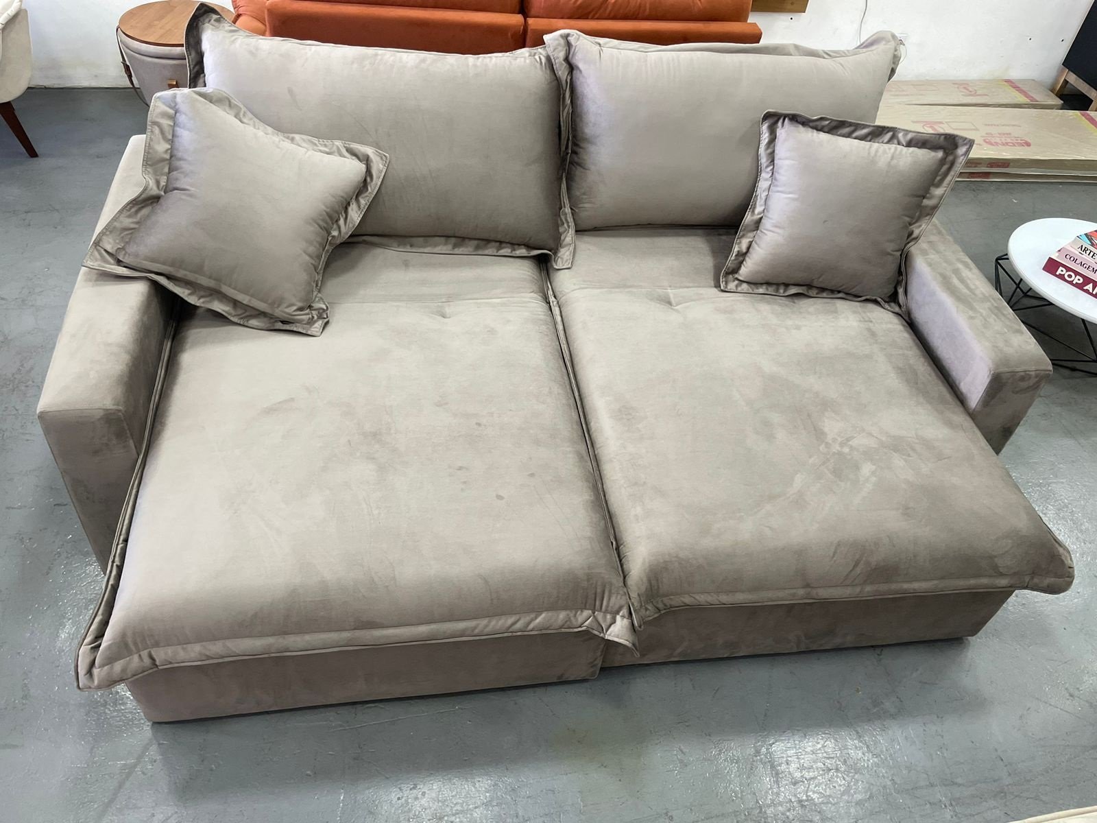 Sofá Retrátil 2,30 m E-80 Veludo Capuccino 1192 - SUPREMA ESTOFADOS - Imagem 6