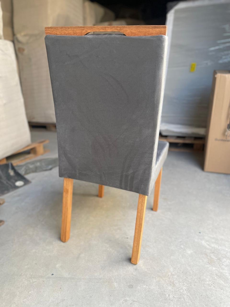 Mesa Pérola 120 Imbuia Mel (Tampo Viena s/vidro) + 4 Cadeiras Pandora 01 Veludo Cinza Grafite 414 – CARVALHO DECOR - Imagem 5