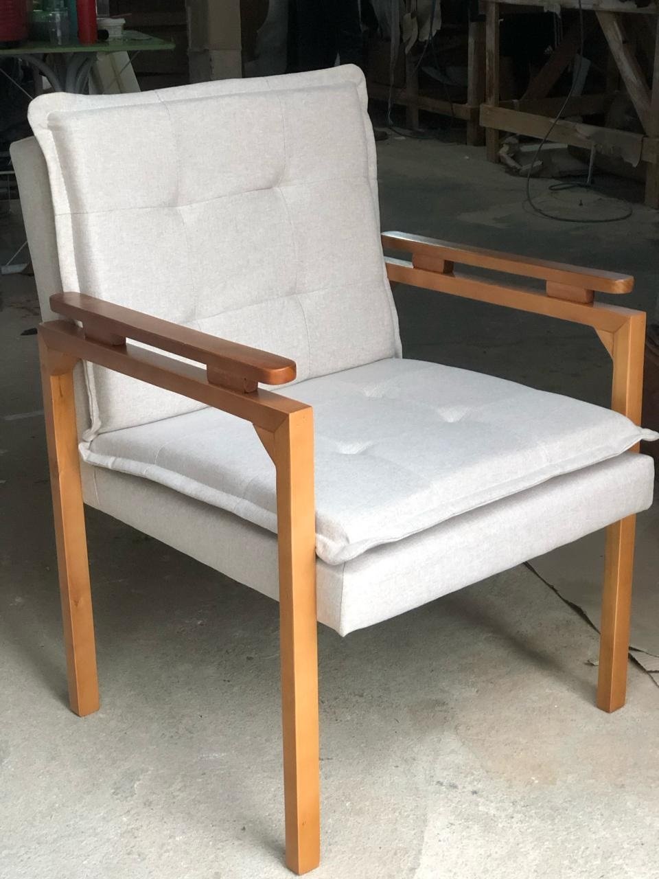 Poltrona Belíssima Veludo Bege - JOSEBE DECOR - Imagem 3