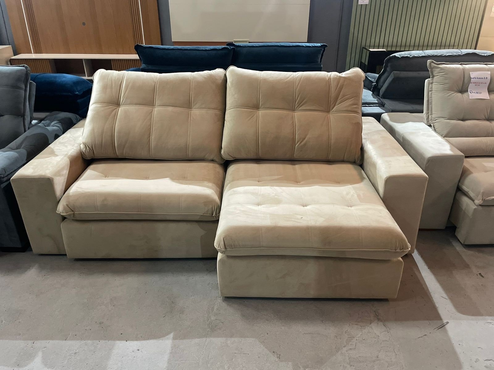 Sofá Retrátil e Reclinável Niterói 2,50 m Veludo Bege - SINGULAR ESTOFADOS - Imagem 4