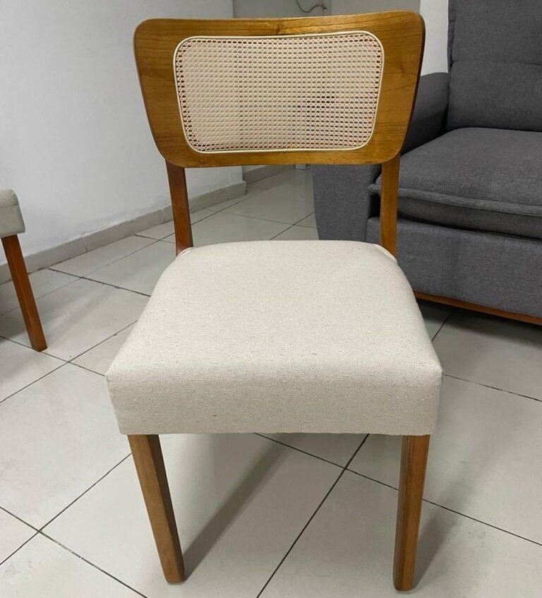 Mesa Sintonia (Tampo Maxi) 120 Amêndoa Clean/Off White com 4 Cadeiras Alasca Linho Bege – LOPAS + HR MOVELARIA - Imagem 4