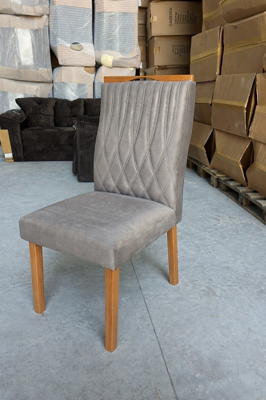 Kit 2 Cadeiras Gênova Mel/Veludo Capuccino 506 – ART ASSENTOS - Imagem 4